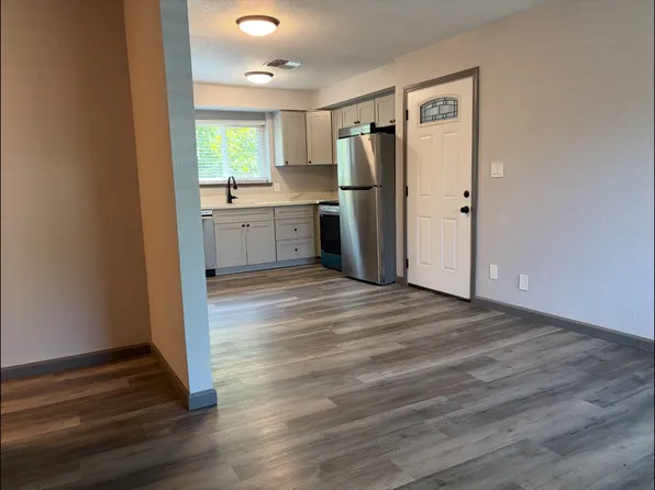 1023 W St #4, Sacramento, CA 95818
