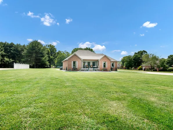 211 Ashley Dr, Tullahoma, TN 37388