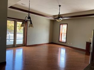 901 Main St, Highland, IL 62249