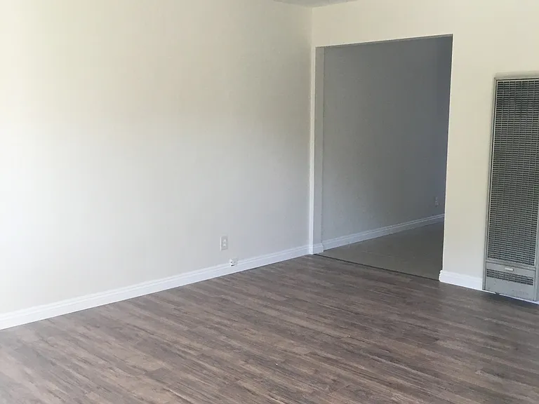 Apt 908 Edith — Photo 3