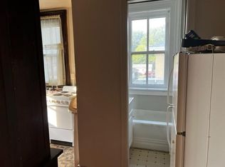 907 N 5th St #909-1/2, Burlington, IA 52601