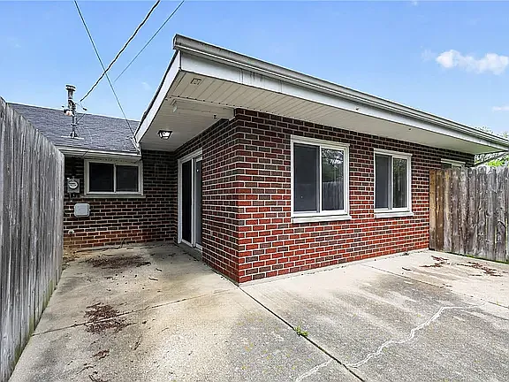 3 bed, 1368 sqft, $1,900 — Photo 3