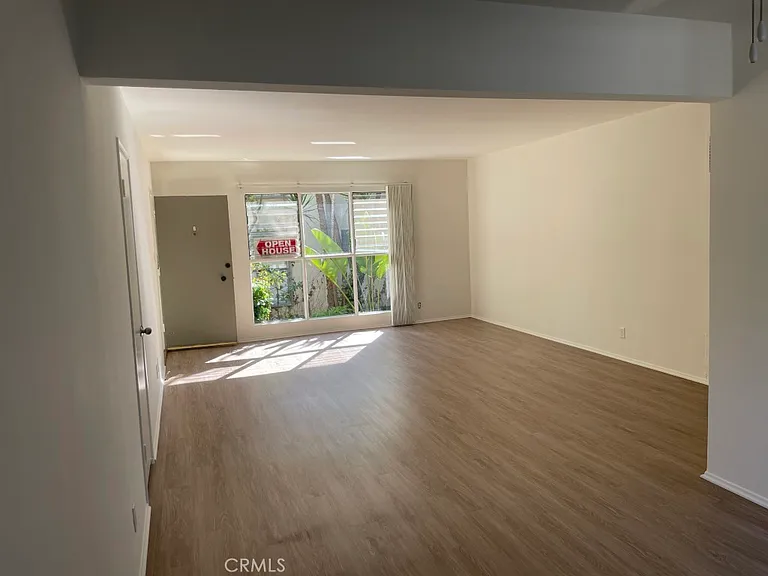 630 San Vicente Blvd #B — Photo 3