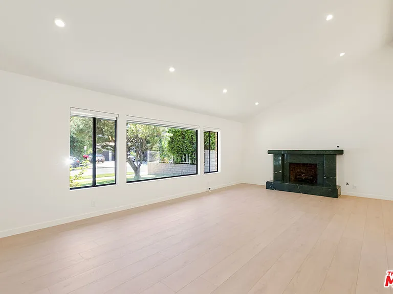 4933 Collett Ave — Photo 20