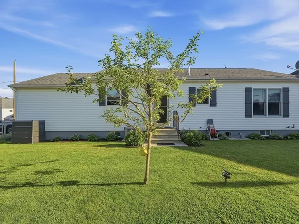 40 Salisbury St, Fall River, MA 02724