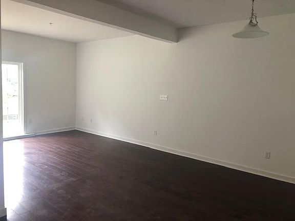 4th image of 18 Graham Dr