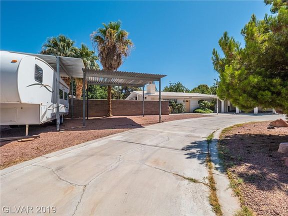 3rd image of 3337 Smoke Tree Ln