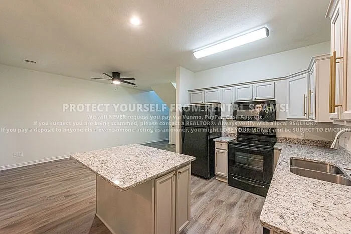 3 bed, 2.0 bath, 1424 sqft, $1,700 — Photo 4