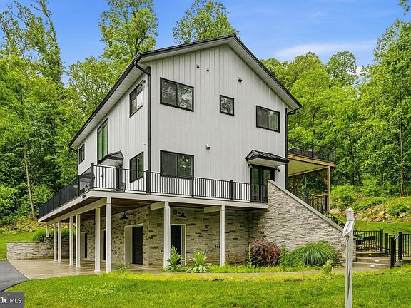 3rd image of 13543 Hanging Rock Ln