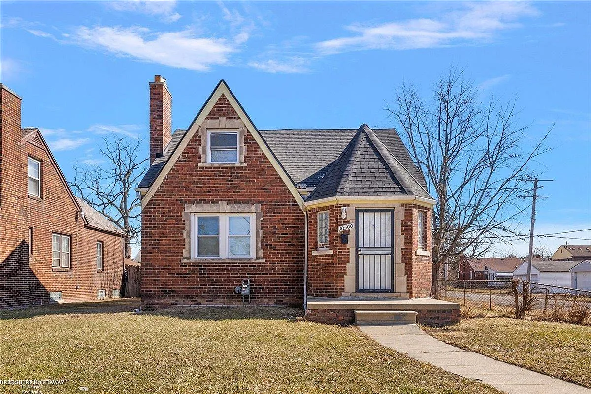 10500 Somerset Ave photo 1