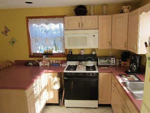 3rd image of 260 Oak St