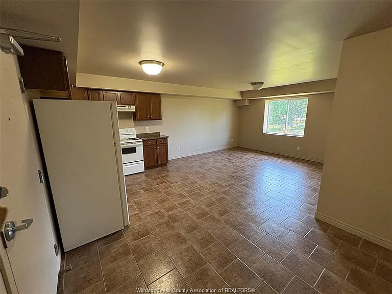 440 Simcoe St #15 — Photo 2