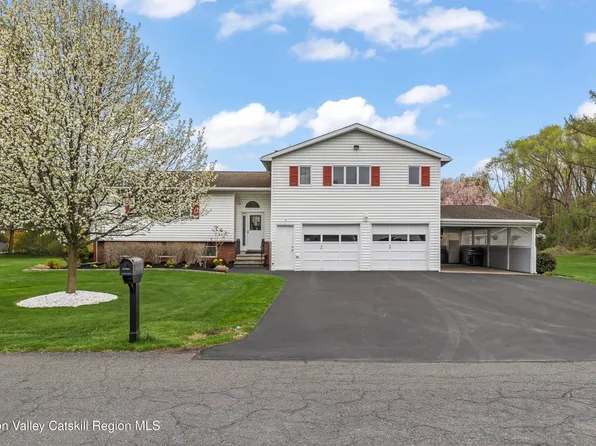 4 Pin Oak Drive, Kinderhook, NY 12106