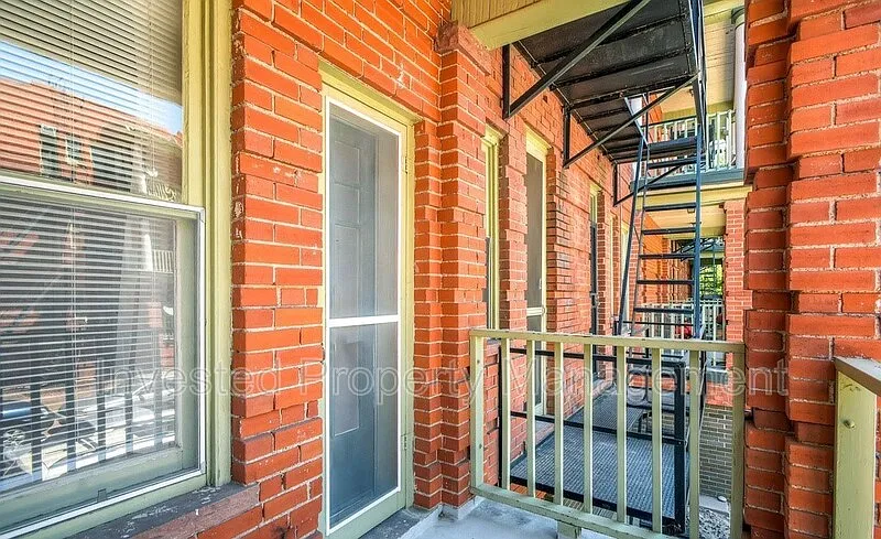 Studio, 1.0 bath, 399 sqft, $950 — Photo 2