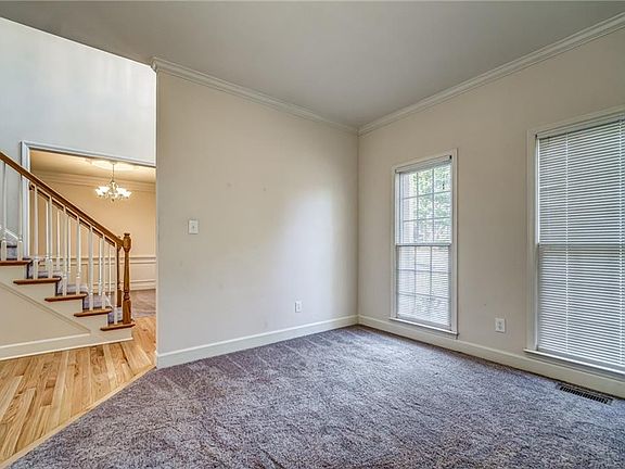 5th image of 301 Dane Dr