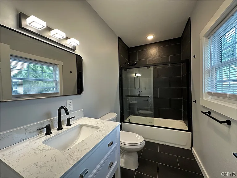 128 Caroline Ave — Photo 23