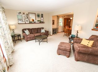 1527 Grandview Ave, Oconomowoc, WI 53066
