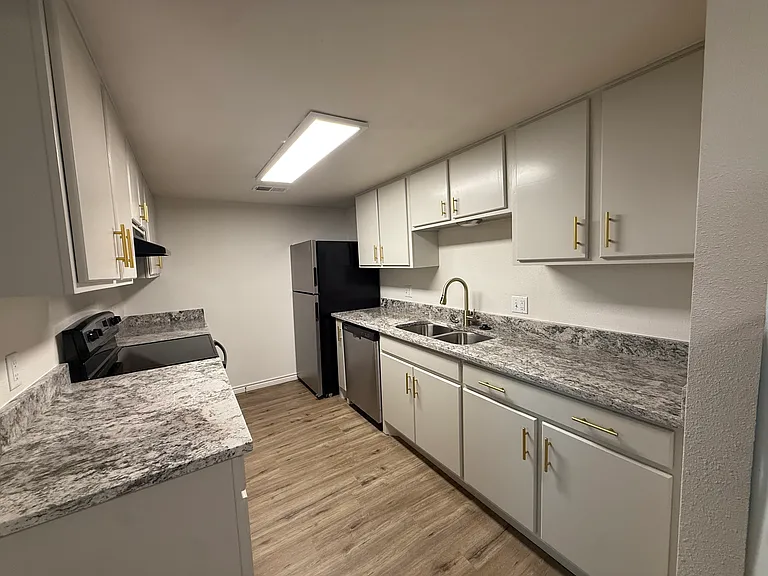 1505 W Pearl St #11 — Photo 4