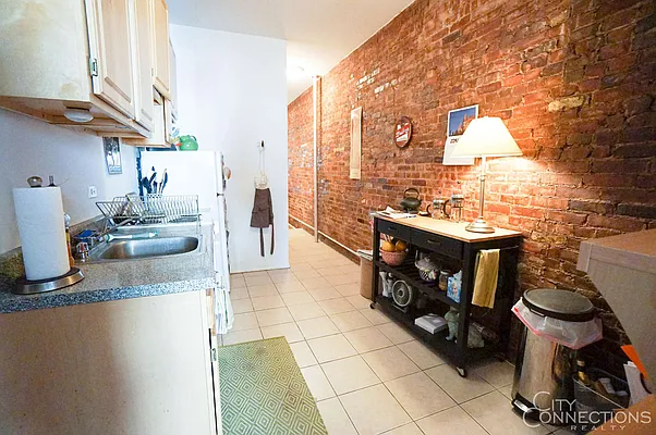 Rented by City Connections Realty | media 50