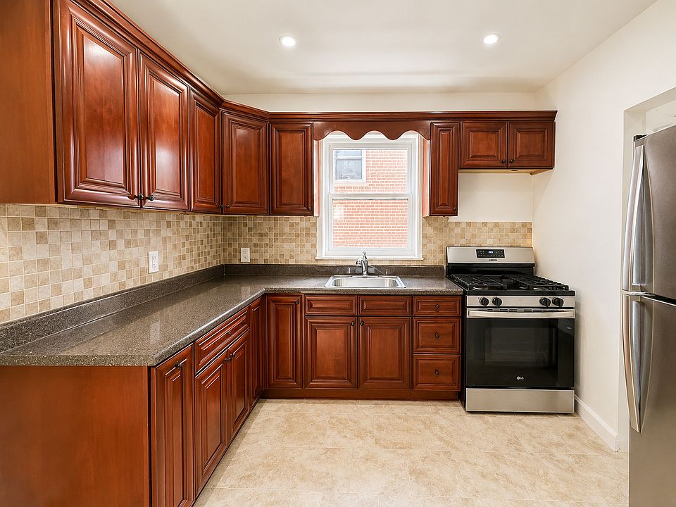 1st image of 1054 Lydig Ave Floor 2