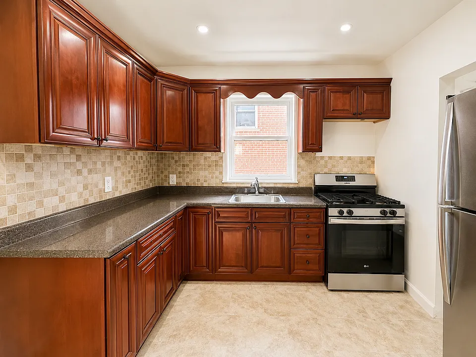1054 Lydig Ave #2