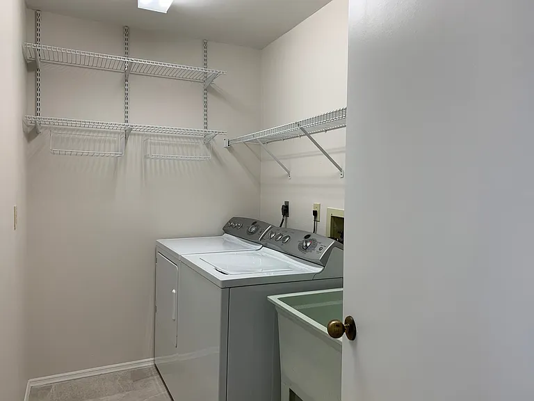 2193 Cork Oak St E — Photo 23