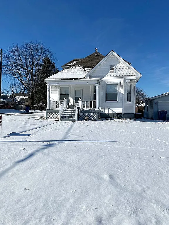 209 Fairview Ave photo 1