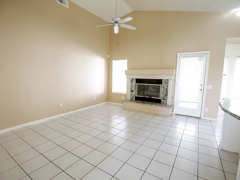 25406 Blackthorne Dr — Photo 6