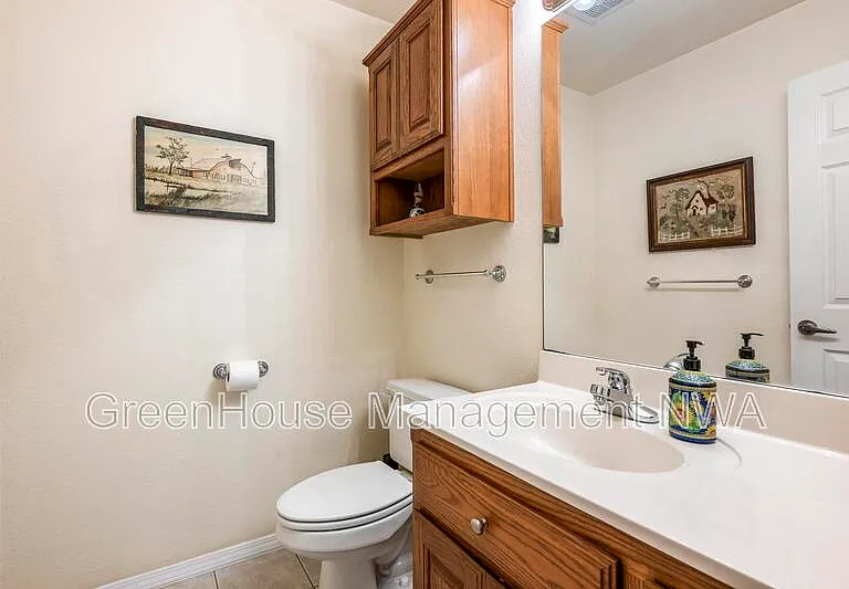 28 Latshaw Dr — Photo 9