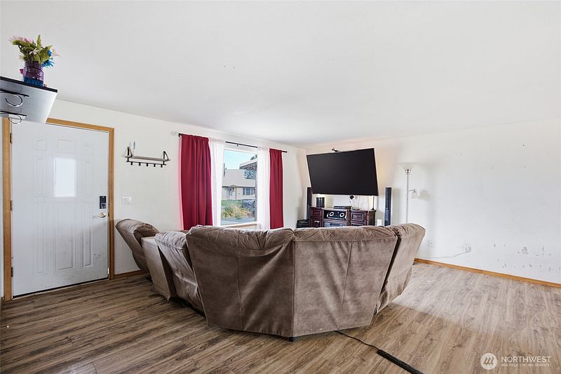 5th image of 1227 Lowry Street
