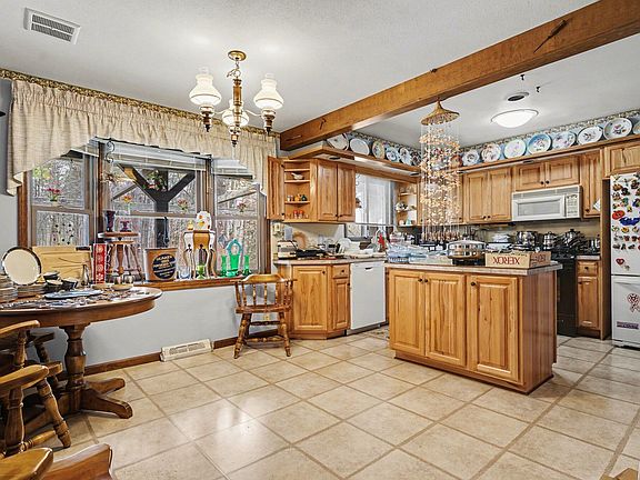 3rd image of 7337 Sternberg Rd