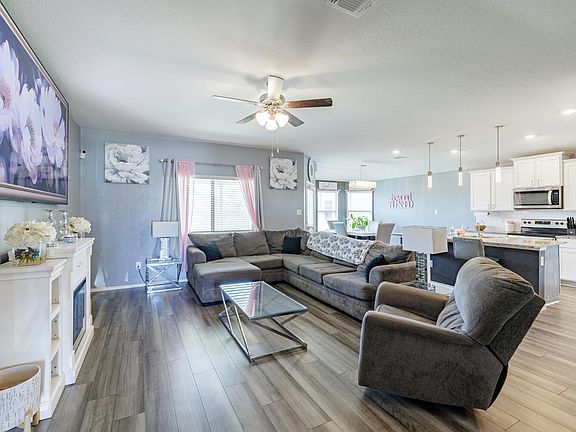 4th image of 302 Paddock Ln
