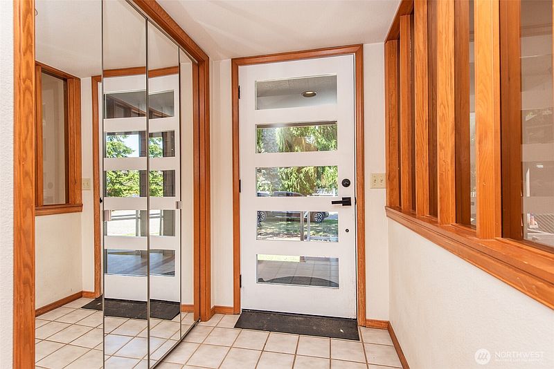 3rd image of 1419 S Pacific Vista