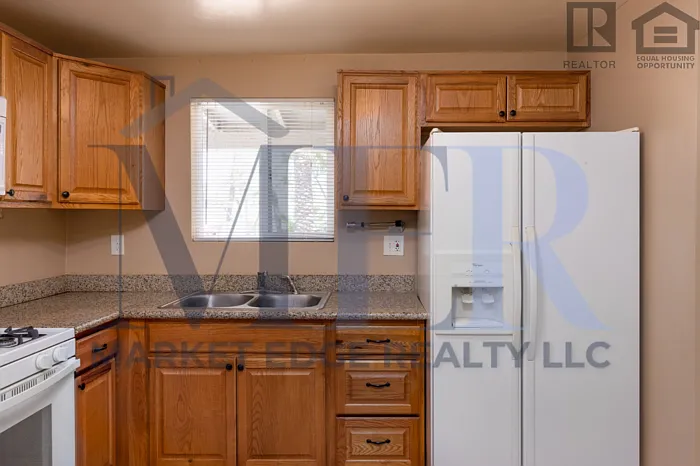 2501 W Belmont Ave #4 — Photo 12