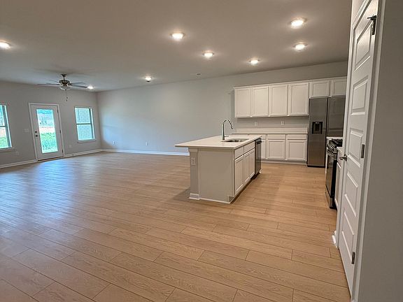4th image of 6064 Gardner Maples Dr