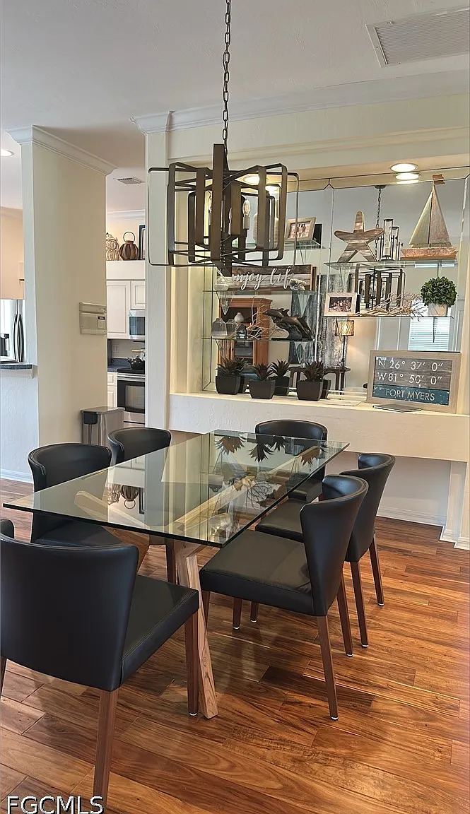2 bed, 2.0 bath, 1667 sqft, $8,000 — Photo 2