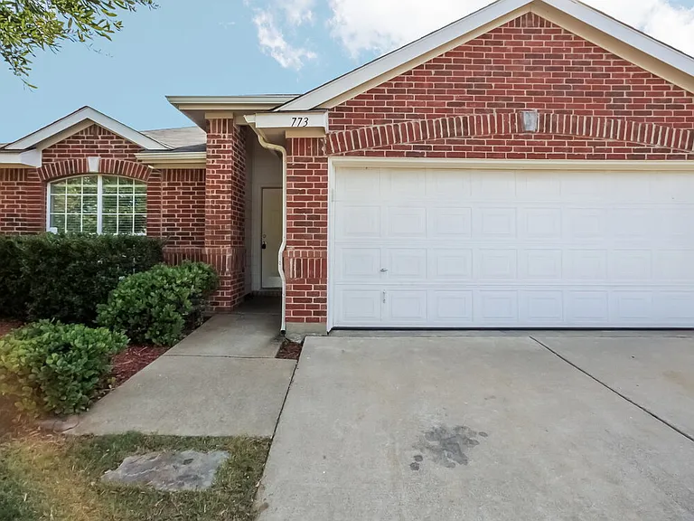 773 Silverbrook Dr — Photo 1