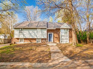 606 SW Blue Pkwy, Lees Summit, MO 64063