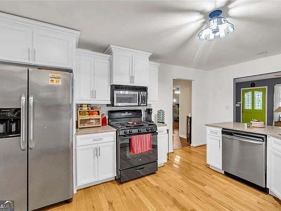 5th image of 276 Logan St SE