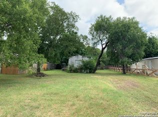 502 Crouch Ave, Devine, TX 78016