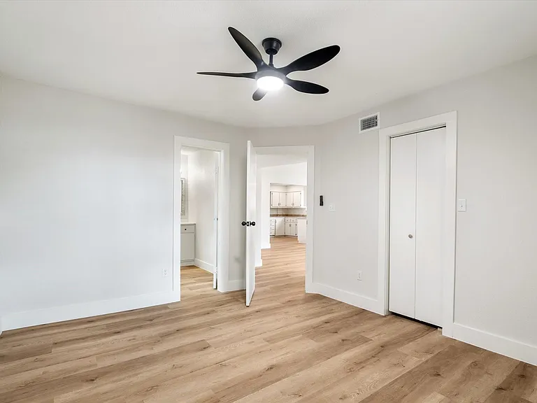 7104 Dallas St #1 — Photo 9