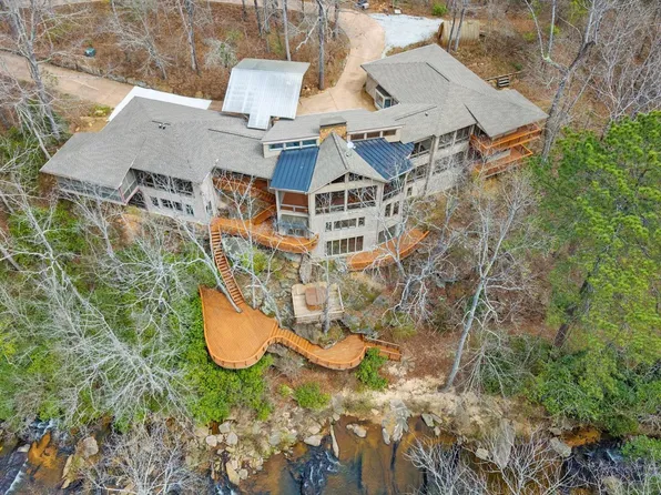 1290 Davis Rd, Carrollton, GA 30116