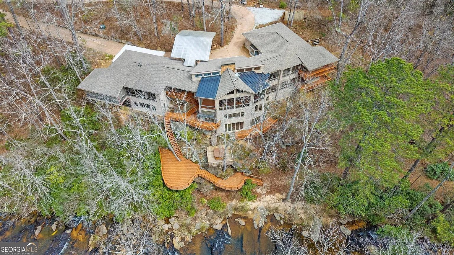 1290 Davis Rd photo 1