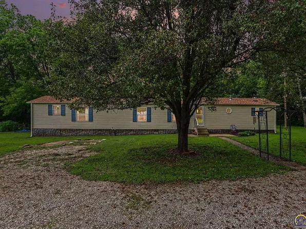 2045 SE 85th St, Berryton, KS 66409
