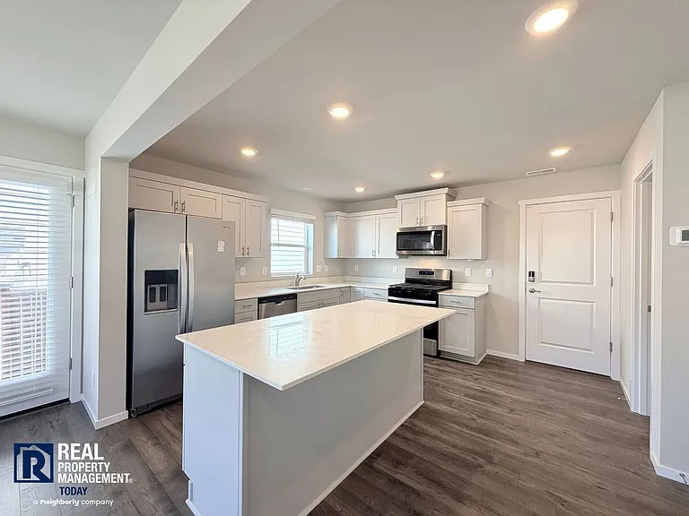 2216 Trailside Dr NE — Photo 2
