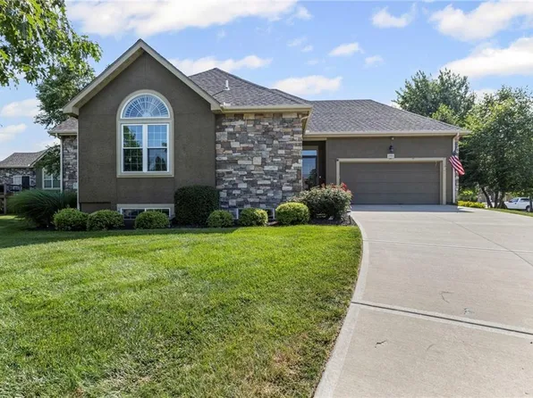 16904 S Bradley Dr, Olathe, KS 66062