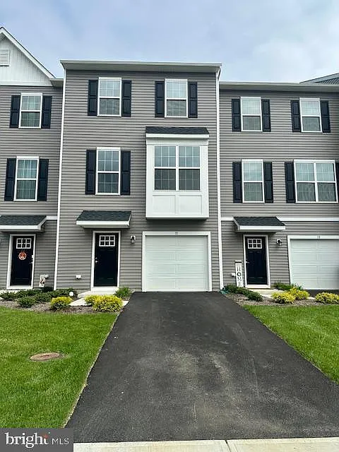 3 bed, 4.0 bath, 2047 sqft, $3,100 — Photo 2