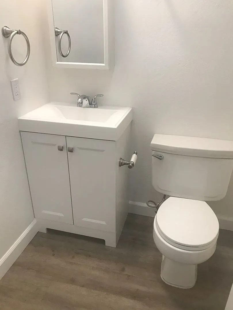 Light and Bright remodeled Two Bedroom — Photo 4