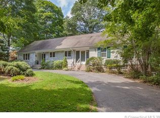 2 Wepawaug Rd, Woodbridge, CT 06525