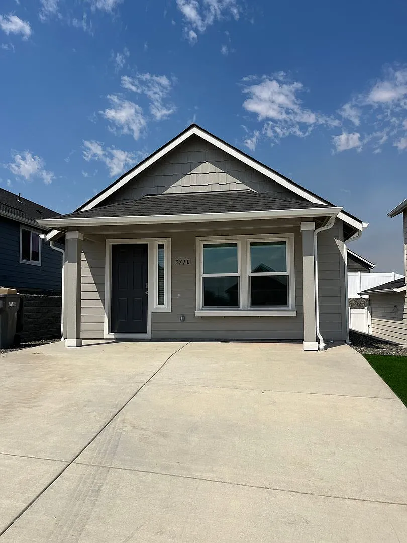 Brand New Single Level Home in New SunRidge Community — Photo 1